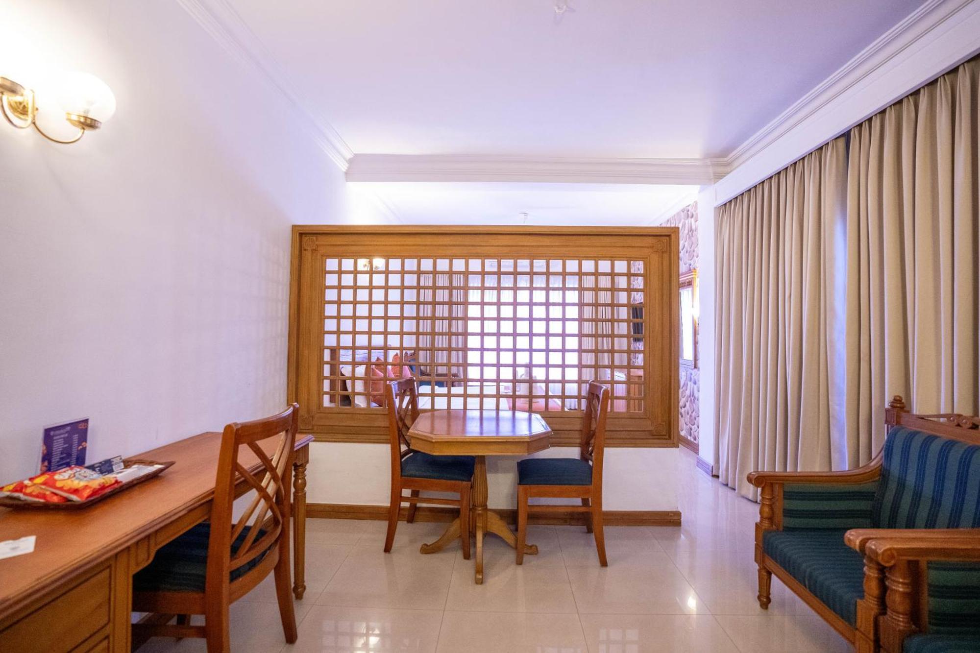 Casino Hotels Ltd Thrissur Bagian luar foto